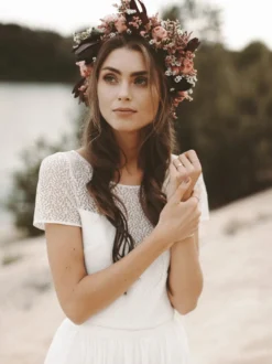 Robe de mariée deux pièces ivoire haut en dentelle col rond manche courte jupe en mousseline de soie