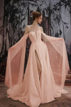 Robe de mariée gothique noire en dentelle coupe trapèze manches longues taille naturelle à volants et traîne