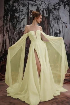 Robe de mariée gothique noire en dentelle coupe trapèze manches longues taille naturelle à volants et traîne