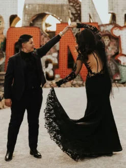 Robe de mariée gothique noire sirène manches longues en dentelle avec traîne robe de mariée personnalisation gratuite