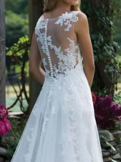 Robe de mariée à la plage blanche en dentelle col V à traîne robe de mariage