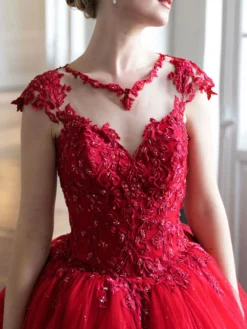 Robe de mariée noir en dentelle col rond laçage sur dos à traîne