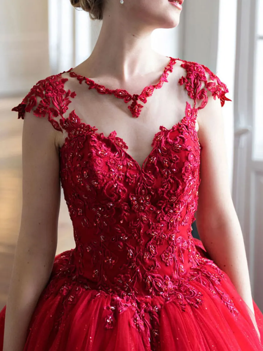 Robe de mariée noir en dentelle col rond laçage sur dos à traîne