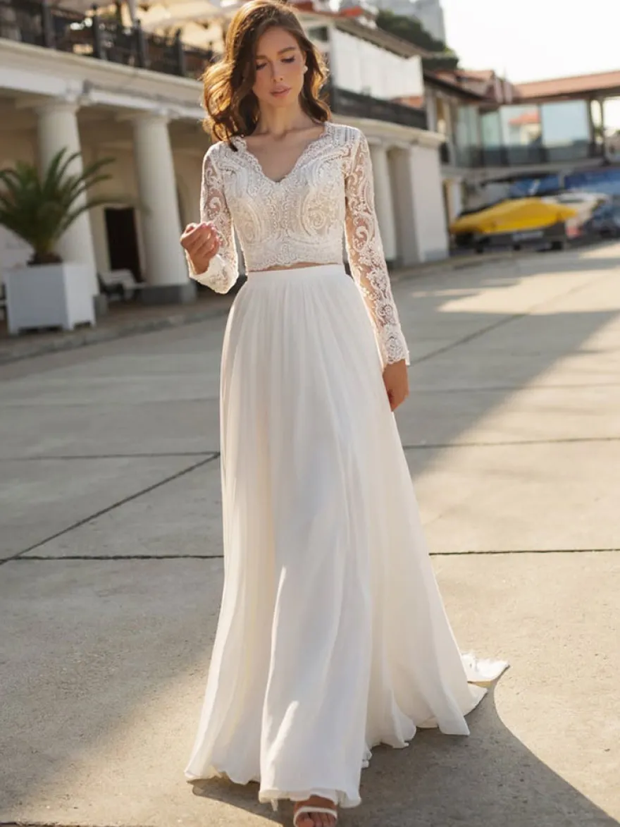 Robe de mariée 2 pèces blanche col V manche longue boutonné sur dos en dentelle jupe avec petite traîne