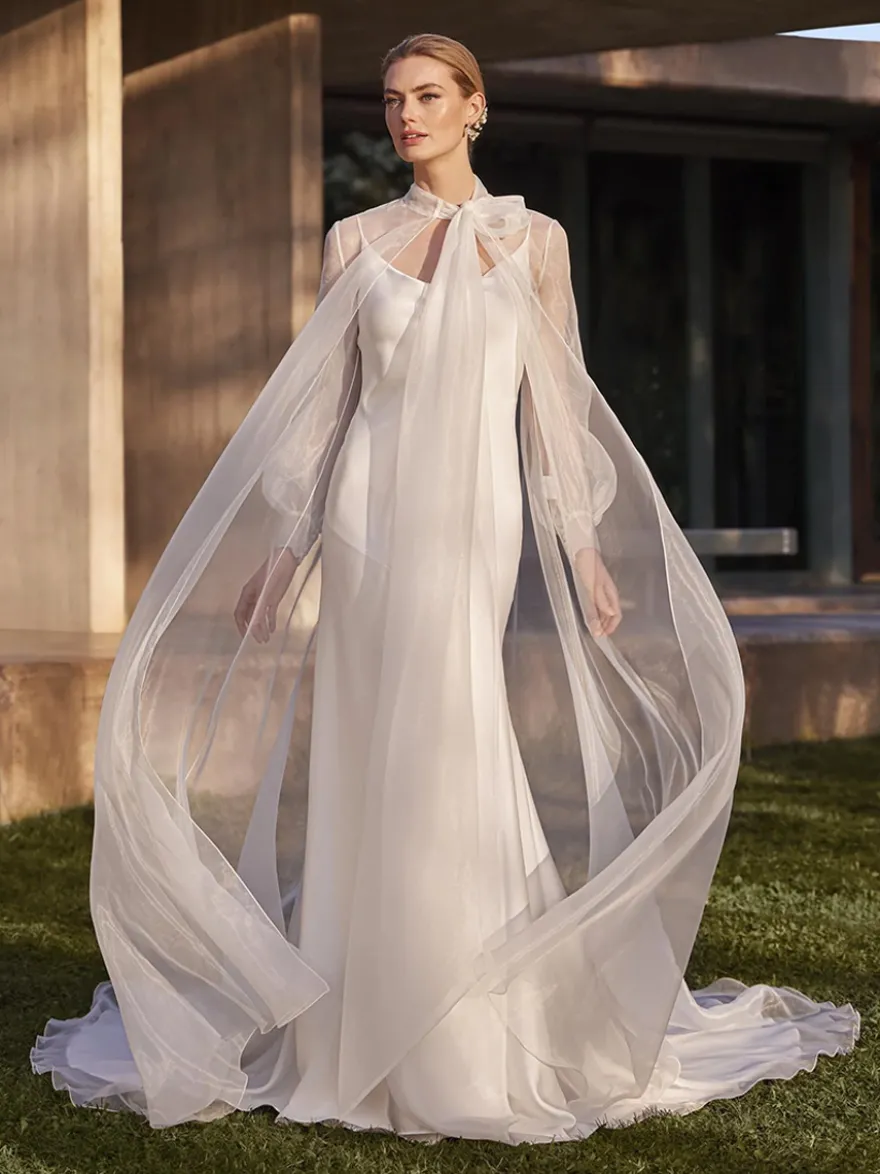 Robe de mariée 2 pièces décolleté manches longues taille naturelle avec traîne