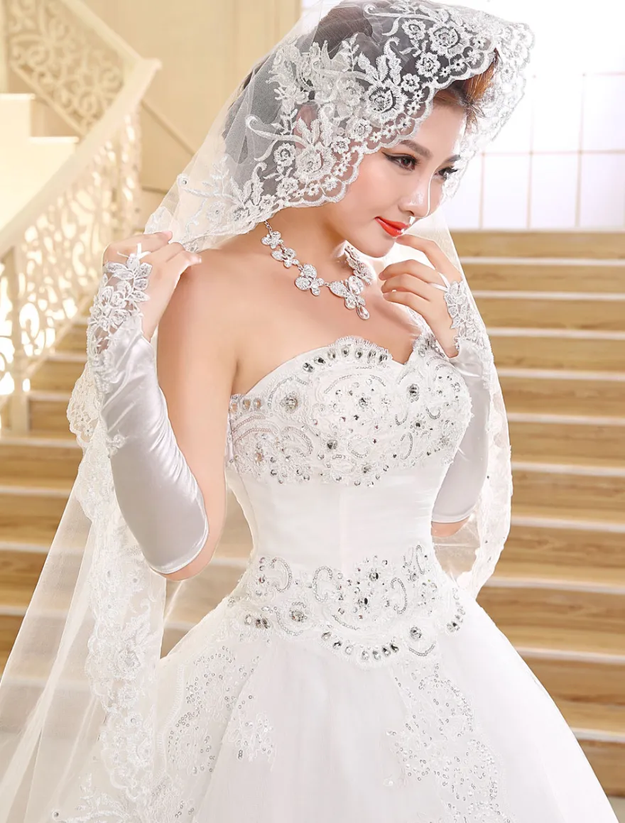 Robe de mariée princesse bustier décoré des pailletes laçage sur dos