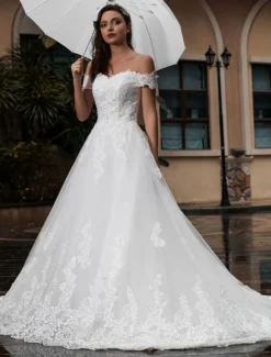 Robe de mariée princesse bustier hors de l'épaule laçage sur dos à grande traîne
