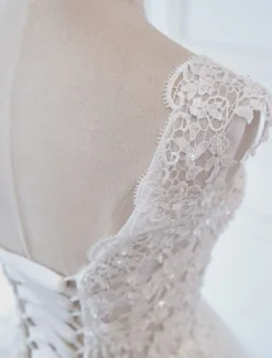 Robe de mariée princesse col V dos nu à laçage en dentelle jupe en tulle traîne rond Robe de mariée