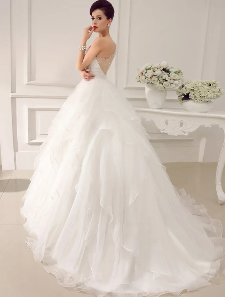 Robe de mariée princesse à une épaule à traîne