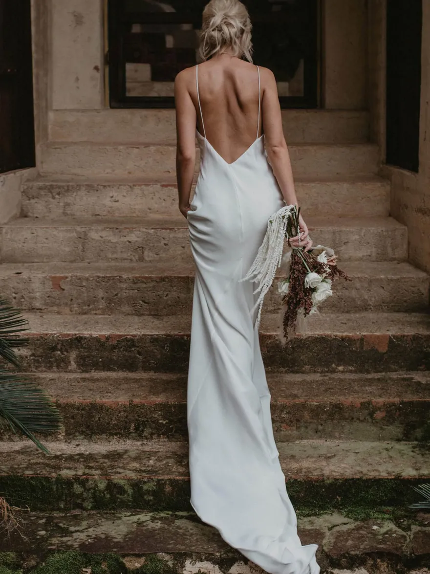 Robe de mariée simple blanche en satin col V décolleté longueur au sol Robe de mariage