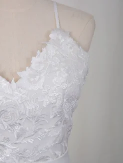 Robe de mariée simple à bretelle zip ou laçage sur dos jupe plissé robe de mariage
