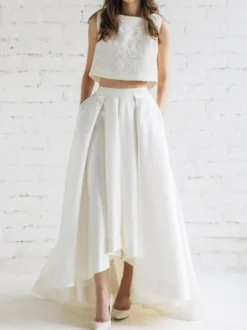Robe de mariée simple en deux pièces ivoire en tissu satiné avec col en V et manches longues en dentelle Robe de mariée trapèze Personnalisation gratuite
