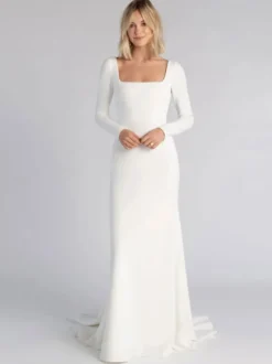 Robe de mariée simple 2026 en satin col carré zip sur dos à petite traîne