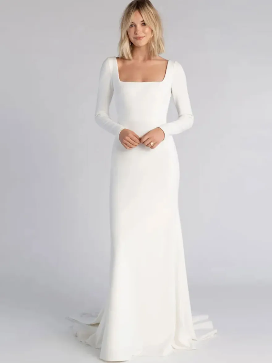 Robe de mariée simple 2026 en satin col carré zip sur dos à petite traîne
