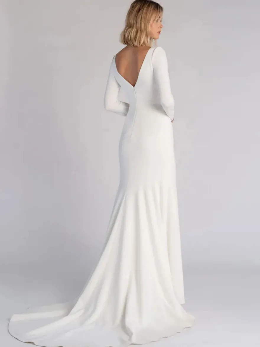 Robe de mariée simple 2026 en satin col carré zip sur dos à petite traîne