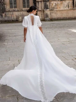 Robe de mariée simple robe de bal col bijou manches courtes volants 30 cm