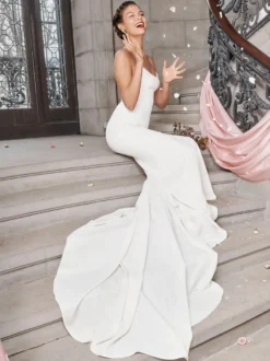 Robe de mariée sirène à bretelle boutonnée sur dos à traîne