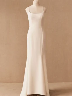 Robe de mariée sirène à bretelle boutonnée sur dos à traîne