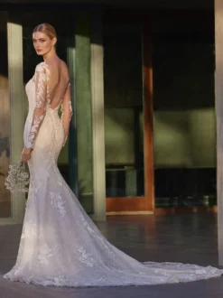 Robe de mariée sirène décolleté illusion manches longues taille naturelle dentelle avec traîne