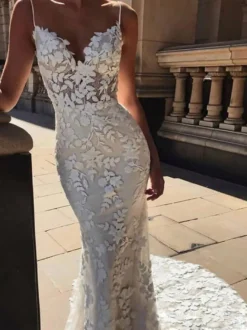 Robe de mariée sirène en dentelle à bretelle dos nu à grande traîne