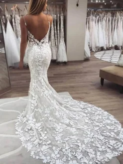 Robe de mariée sirène en dentelle à bretelle dos nu à grande traîne