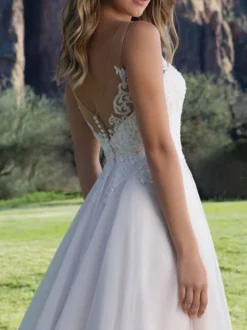 Robe de mariée trapèze col V pailletes jupe en tulle à traîne boutonnée sur dos Robe de mariage