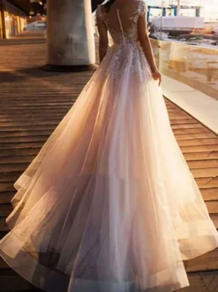 Robe de mariée trapèze ivoire en tulle col rond transparent en dentelle boutonné sur dos longueur au sol robe de mariage