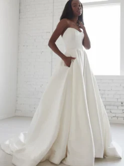 Robe de mariée vintage bustier boutonné sur dos à traîne