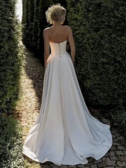 Robe de mariée vintage coupe trapèze décolleté en A sans manches plissée robe de mariée simple