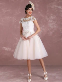 Robe de mariée vintage courte col rond manche courte boutonné sur dos