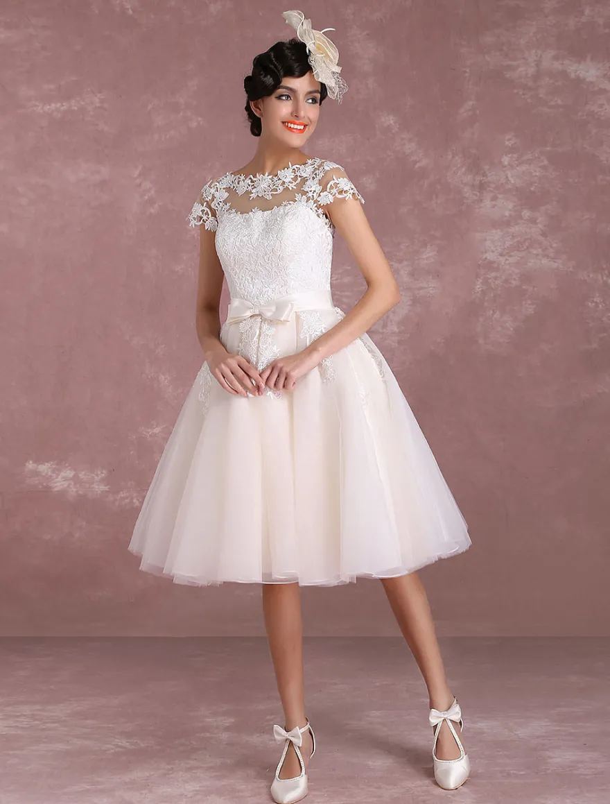 Robe de mariée vintage courte col rond manche courte boutonné sur dos