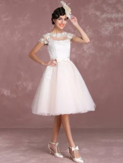 Robe de mariée vintage courte col rond manche courte boutonné sur dos