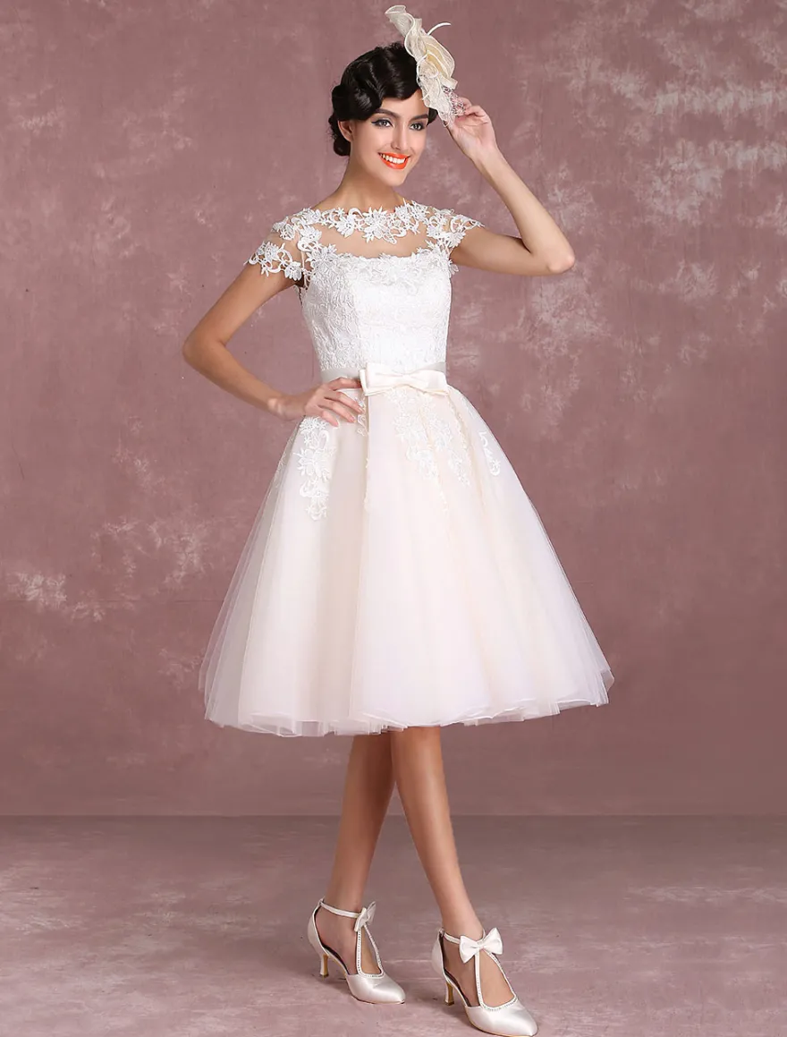 Robe de mariée vintage courte col rond manche courte boutonné sur dos