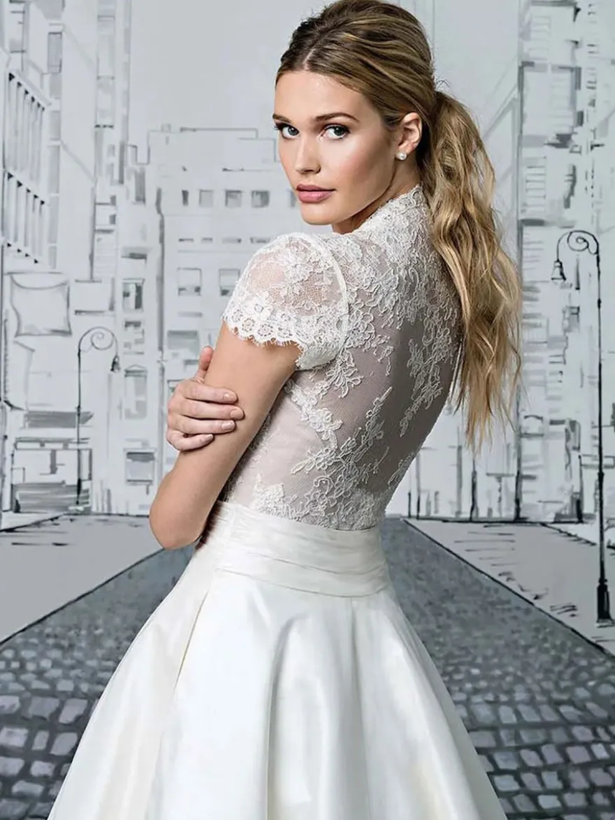 Robe de mariée vintage robe de mariée civile courte col V manche courte haut en dentelle jupe en satin