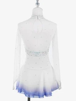 Robe de patinage blanche à col montant en forme de cœur ornée de perles et manches longues pour femmes et filles