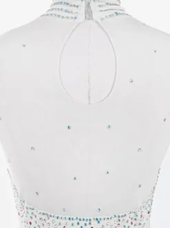 Robe de patinage blanche à col montant en forme de cœur ornée de perles et manches longues pour femmes et filles
