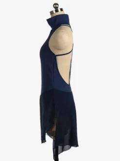Robe de patinage bordeaux à col montant sans manches dos nu et bretelles croisées