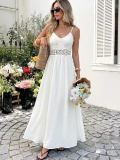 Robe de plage longue fluide en dentelle blanche style bohème débardeur maxi à taille ajourée.