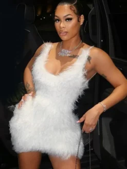 Robe de soirée blanche en polyester sans manches à bretelles et col montant
