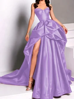 Robe de soirée bustier en satin avec traîne et jupe à bretelles