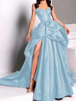 Robe de soirée bustier en satin avec traîne et jupe à bretelles