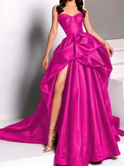 Robe de soirée bustier en satin avec traîne et jupe à bretelles