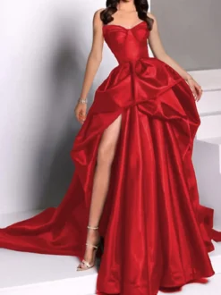 Robe de soirée bustier en satin avec traîne et jupe à bretelles
