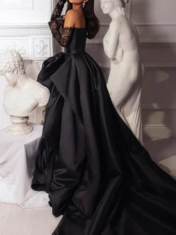 Robe de soirée bustier en satin avec traîne et jupe à bretelles