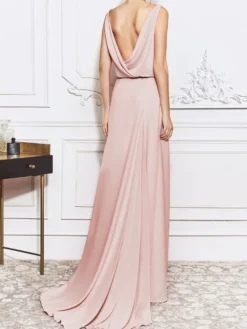 Robe de soirée col rond décolleté à traîne courte