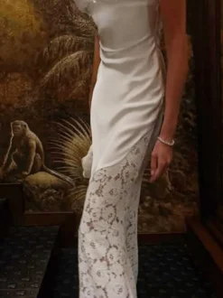 Robe de soirée longue sirène dos nu en satin satiné à fines bretelles et décolleté en V profond
