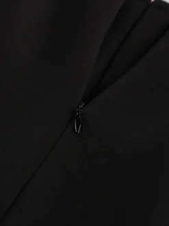 Robe de soirée maxi noire à col rond et boutons sans manches élégante et semi-formelle