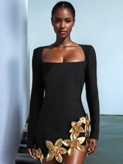 Robe de soirée mini noire à col rond et manches longues ornée de fleurs style semi-formel et sexy