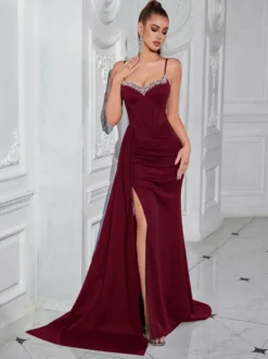 Robe de soirée robe de bal décolleté travaillé avec traîne sans manches fermeture éclair et fente sur le devant en satin robe de cérémonie