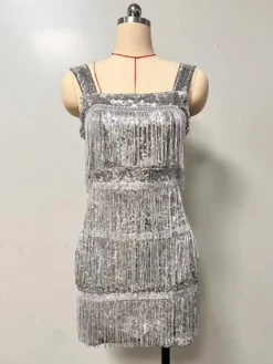 Robe de soirée sexy argentée à sequins épaules dénudées sans manches dos nu en polyester.
